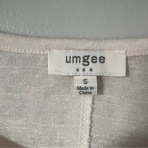 Women’s Umgee 3/4 Flare Sleeve Tunic in Cream Size Small - Picture 2 of 10